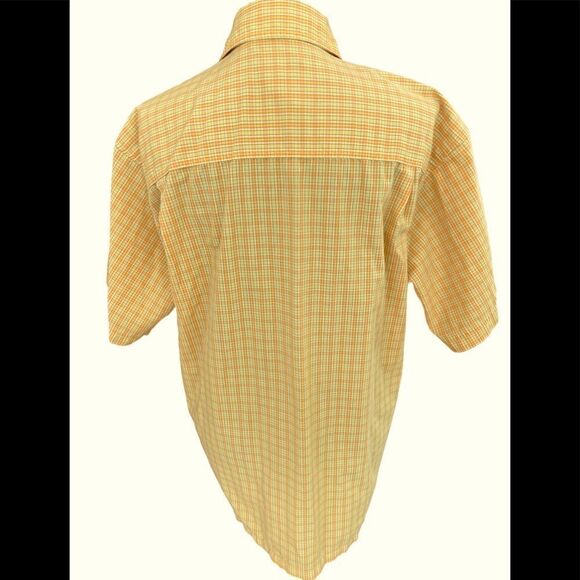 Patagonia short sleeved button front plaid shirt with two button front pockets - Picture 4 of 6